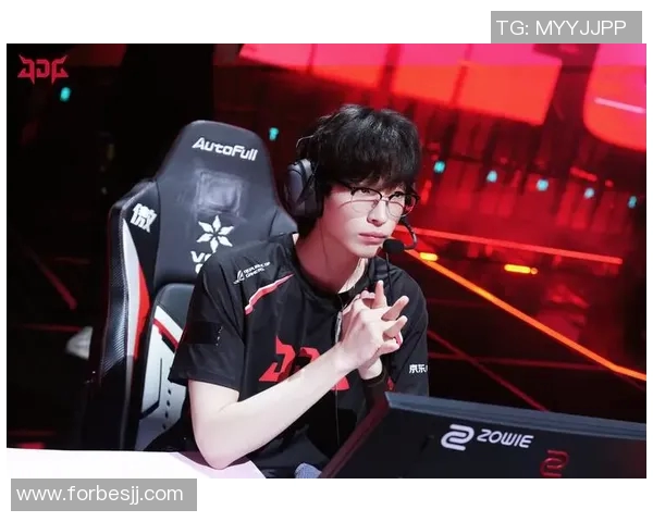 电竞新闻高校联赛积分榜更新JDG战队以87分稳居第一引发关注 电竞新闻高校联赛积分榜更新JDG战队以87分稳居第一引发关注